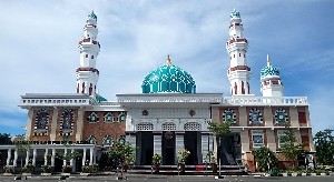 Masjid Oman Menguji Ketangguhan  Persatuan